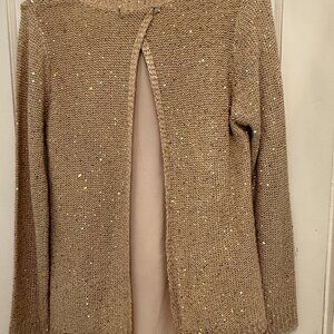 GOLD SPARKLY SWEATER THAT INSTANDTLY CATCHES THE LIGHT WITH EVERY MOVEMENT